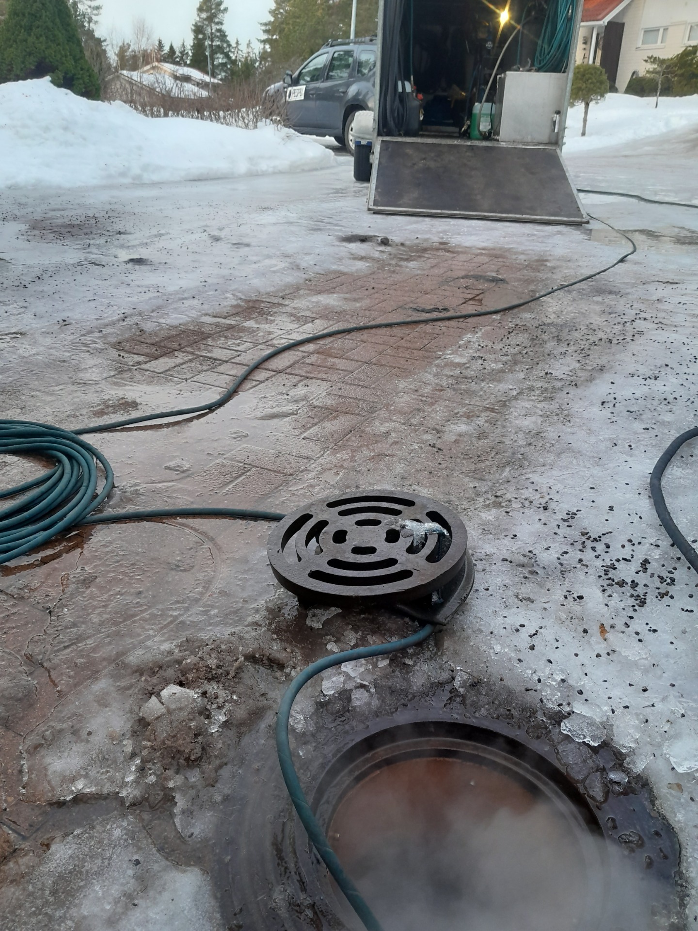 Sadevesiputken sulatus