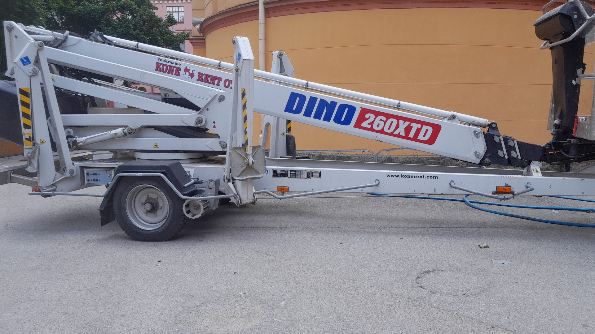 Mainoskylttien / mainostornien pesut