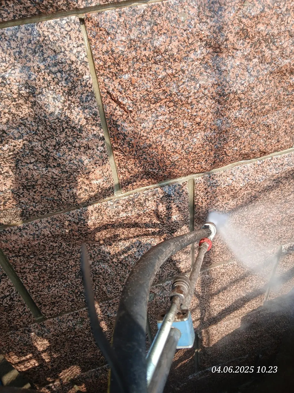Vesihiekkapuhallusta